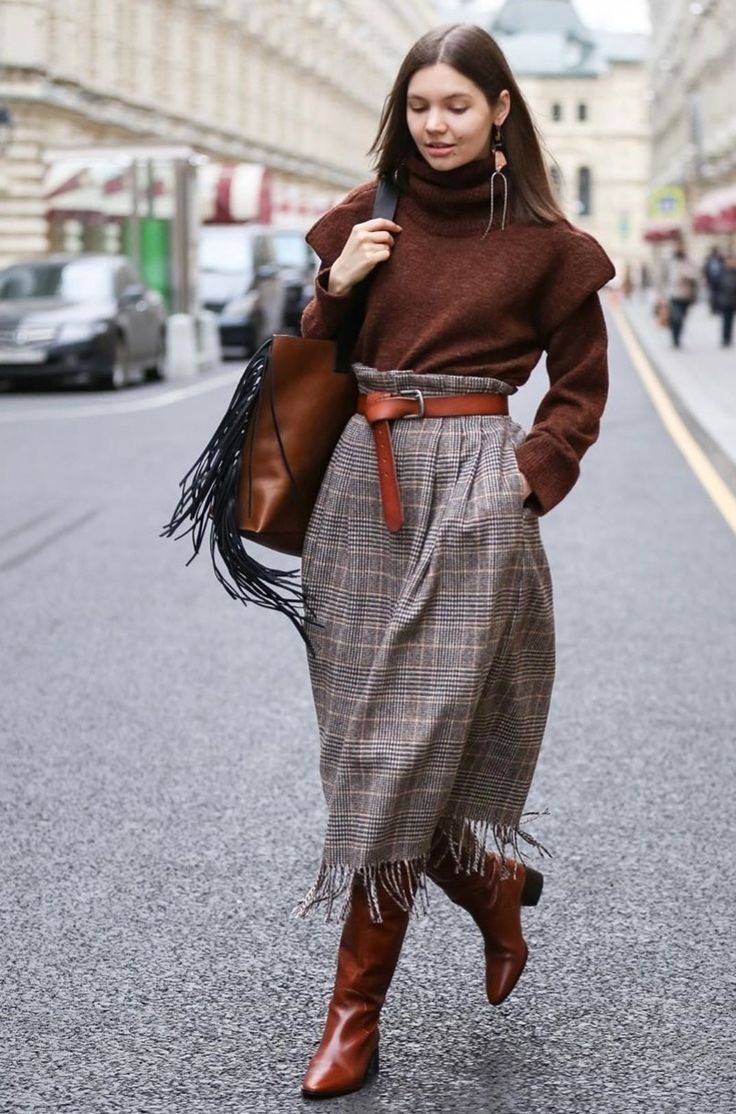 С чем носить юбку миди в 2025: модные образы, советы стилистов и антитренды