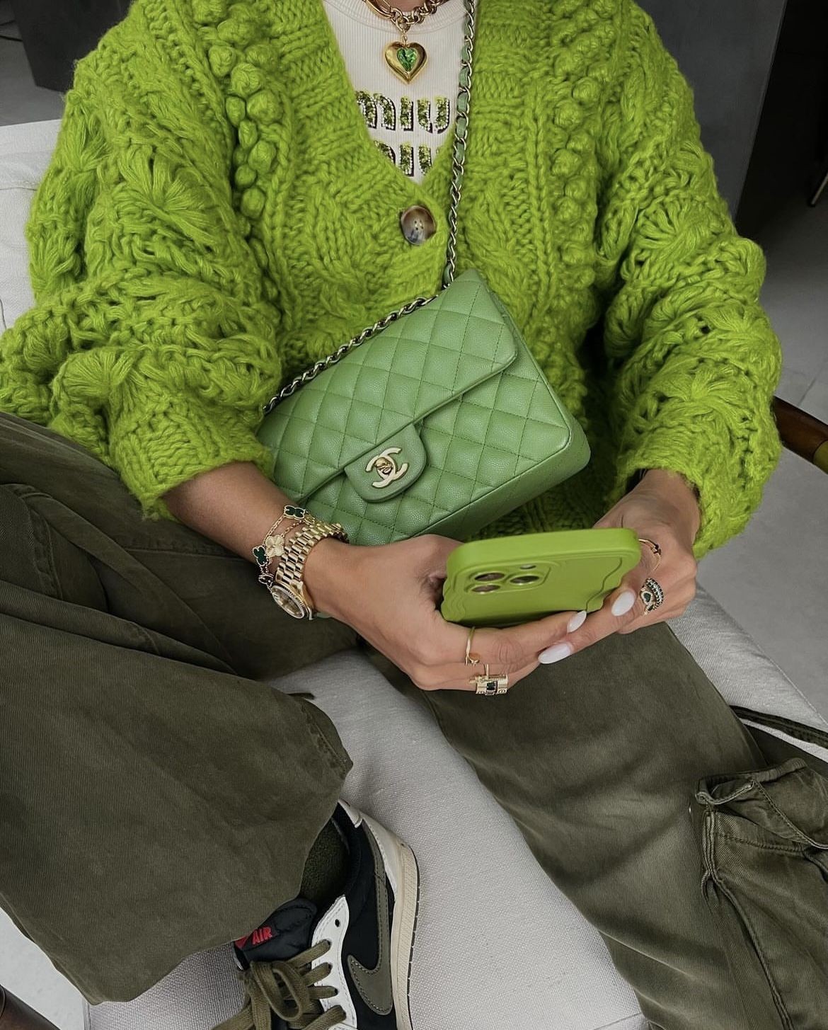 С какими цветами носить зеленый: тренды и стильные сочетания