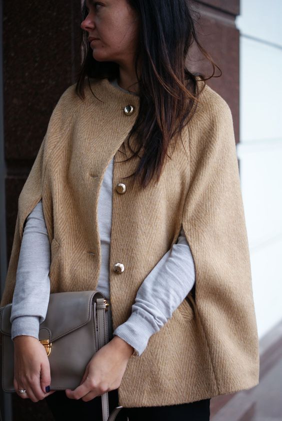 С чем носить кейп? Лучшие образы от стилистов